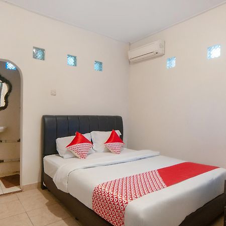 Oyo 2256 Danysa Guesthouse Jakarta Exterior photo