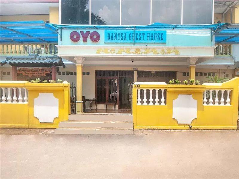 Oyo 2256 Danysa Guesthouse Jakarta Exterior photo