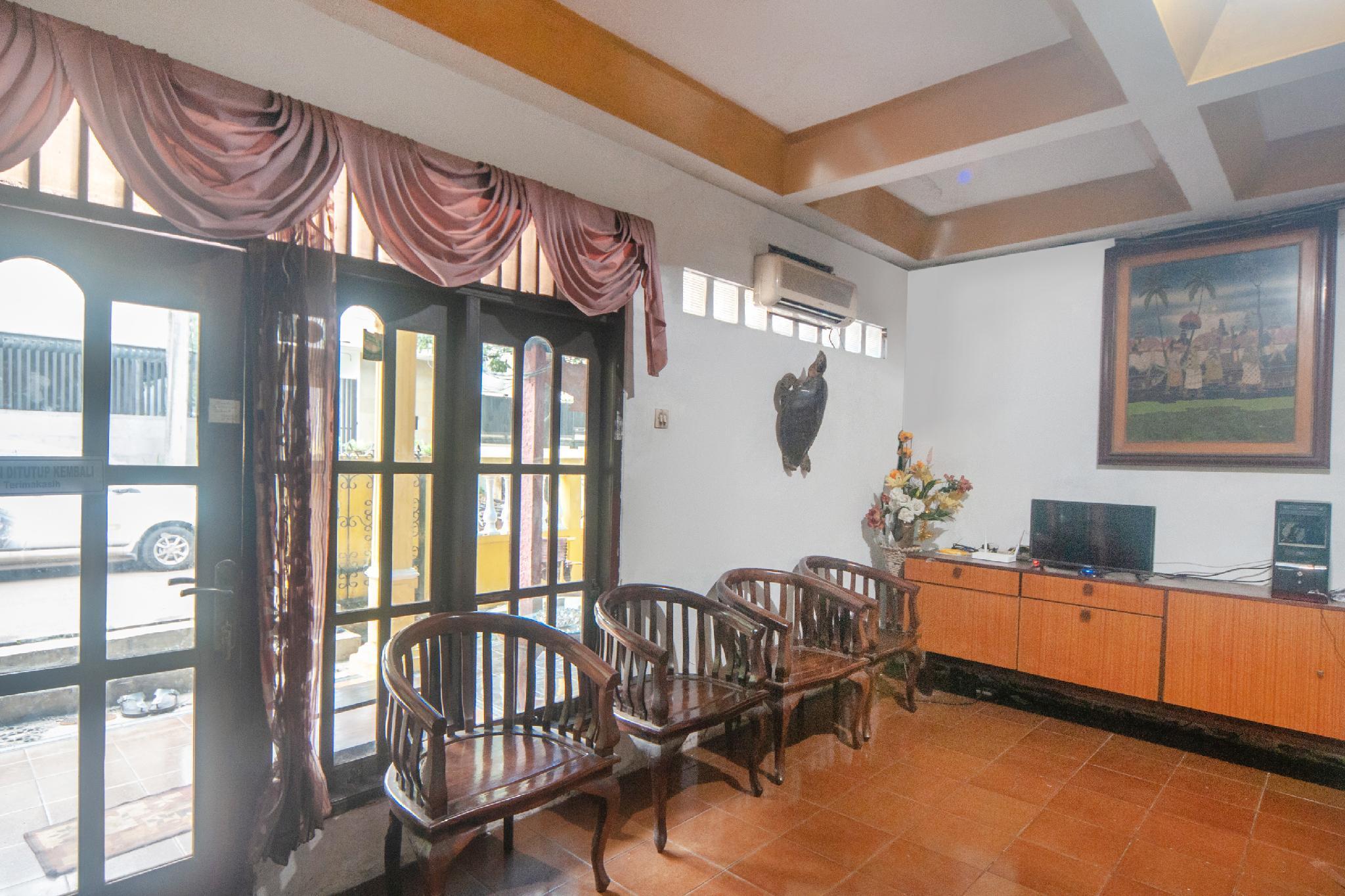 Oyo 2256 Danysa Guesthouse Jakarta Exterior photo