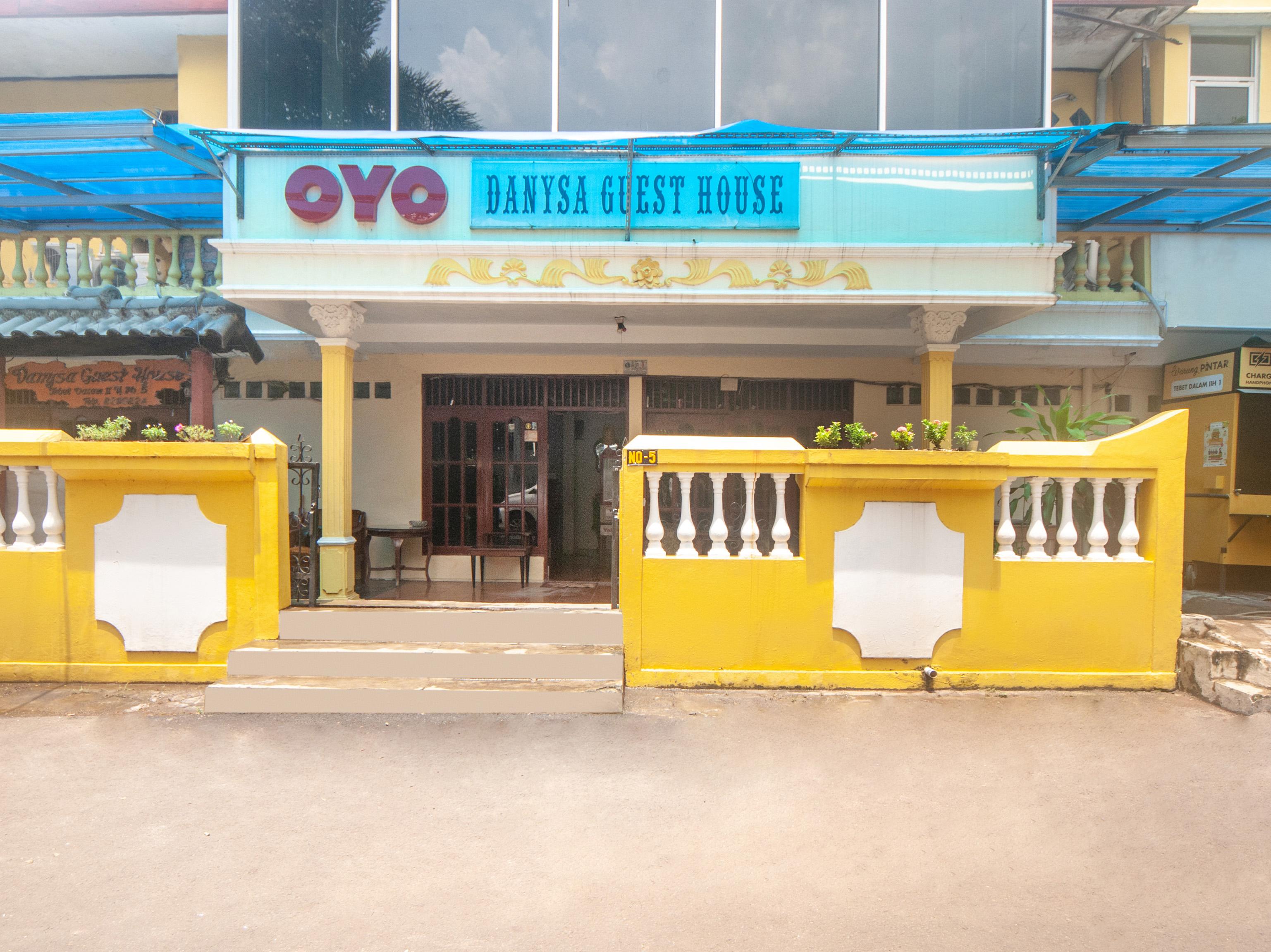 Oyo 2256 Danysa Guesthouse Jakarta Exterior photo