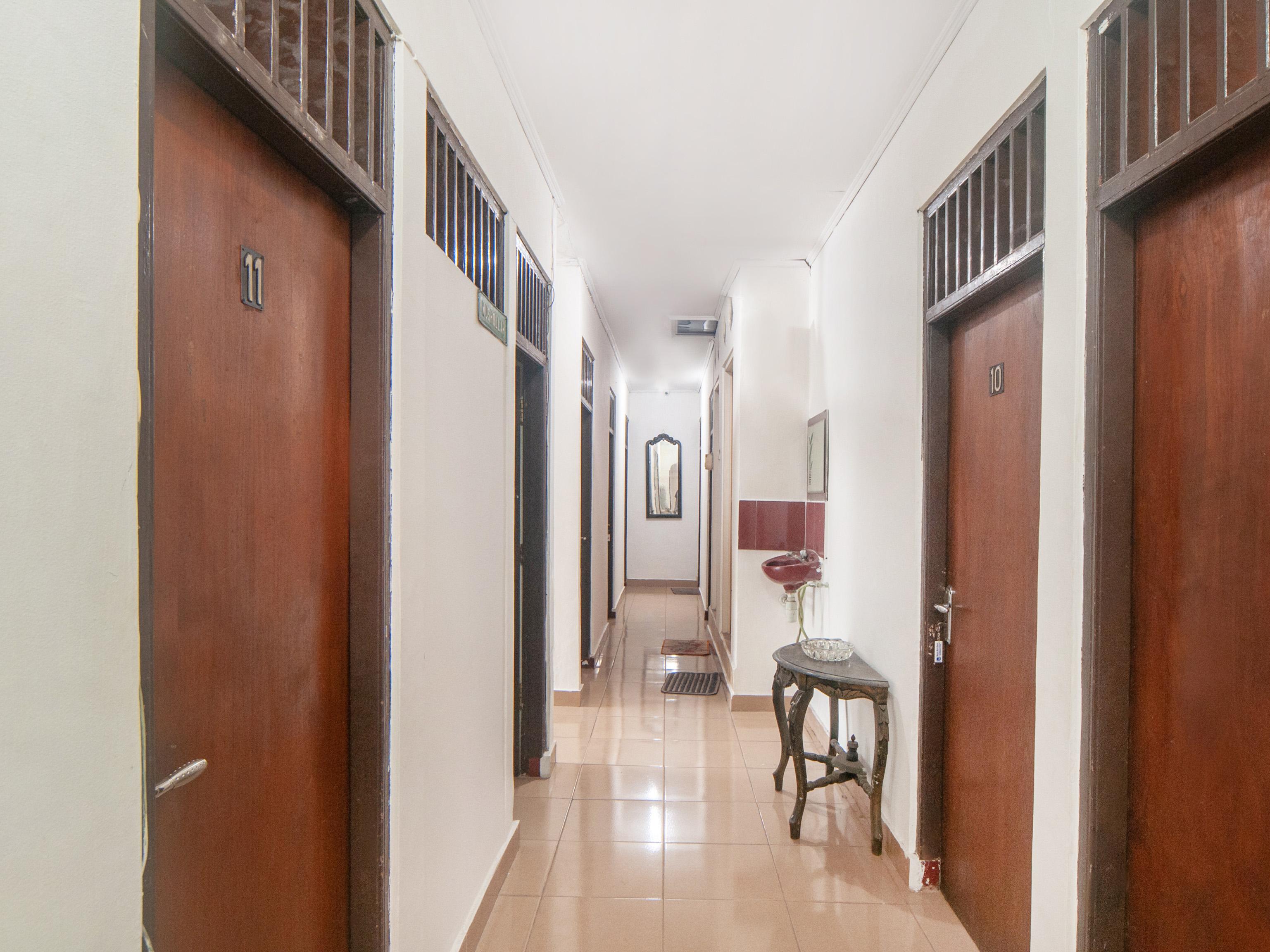 Oyo 2256 Danysa Guesthouse Jakarta Exterior photo