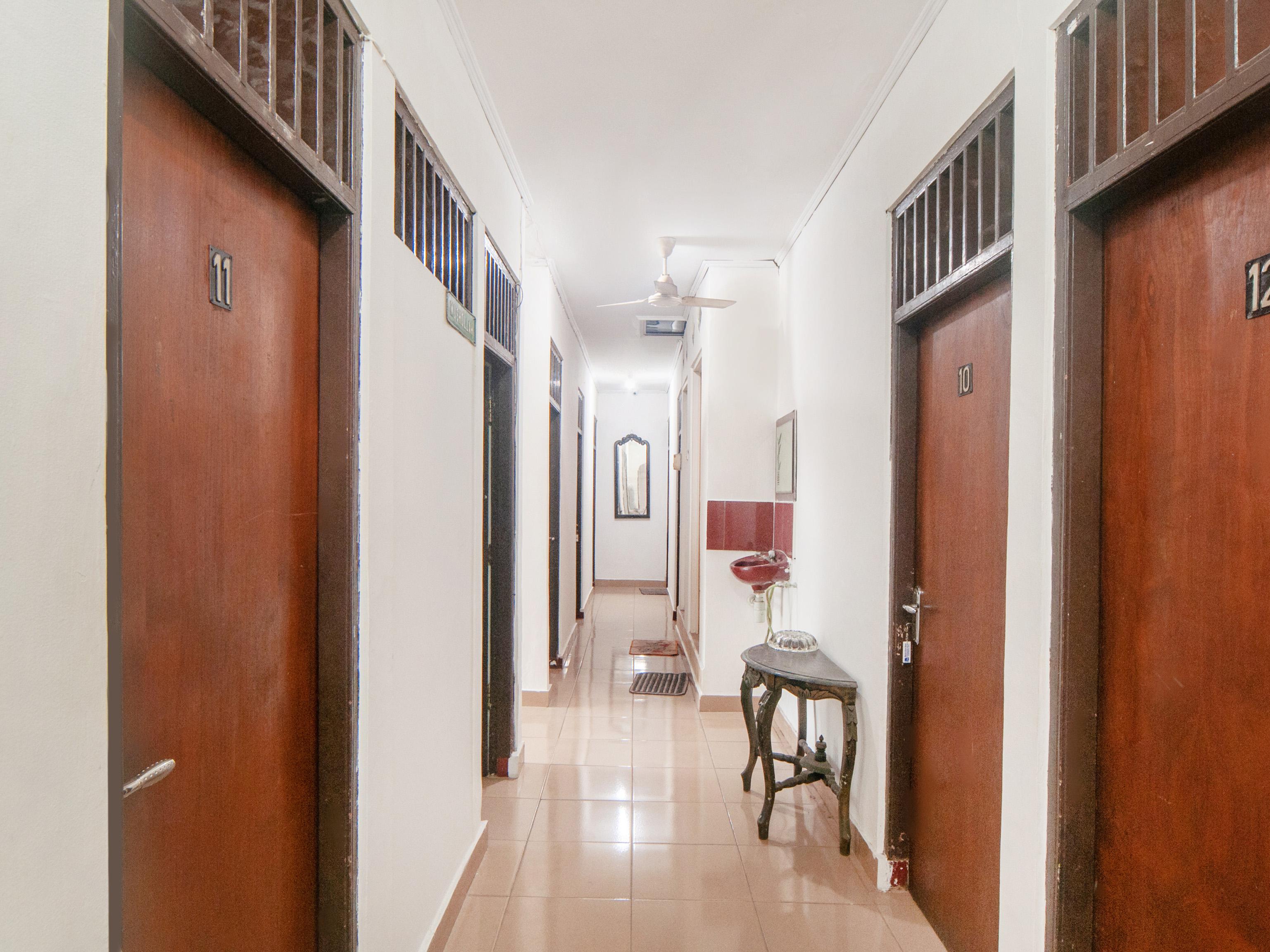 Oyo 2256 Danysa Guesthouse Jakarta Exterior photo