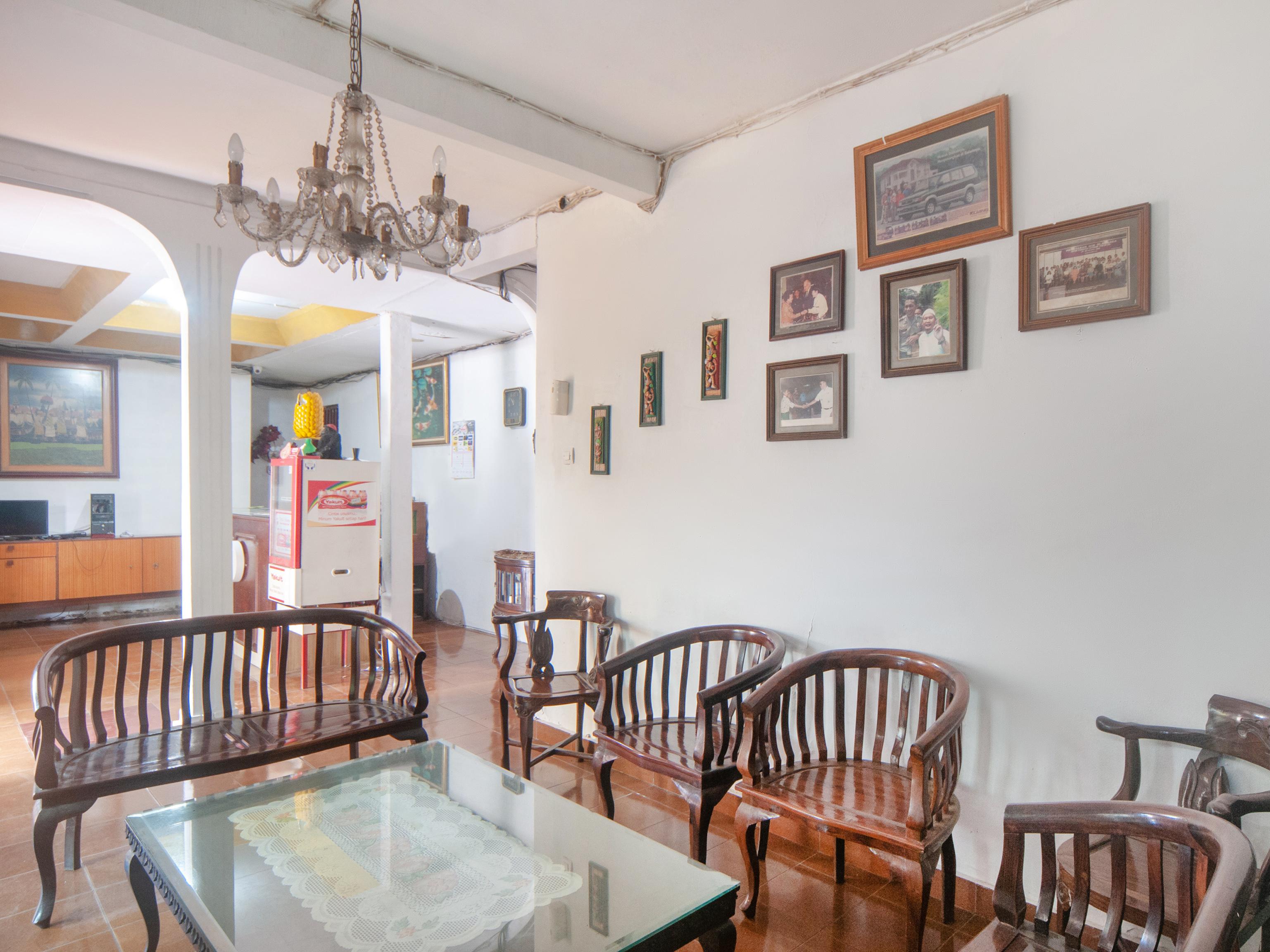 Oyo 2256 Danysa Guesthouse Jakarta Exterior photo
