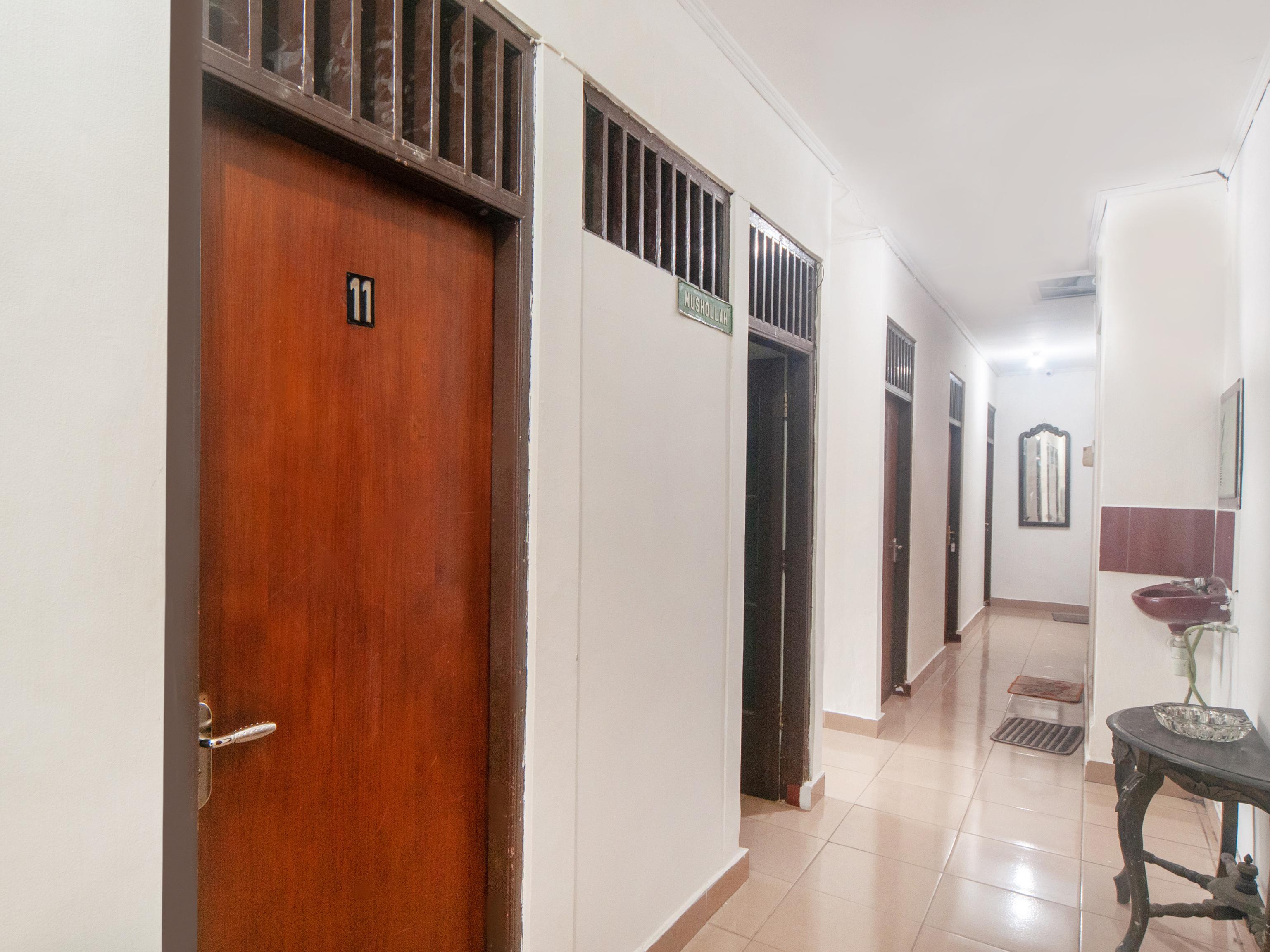 Oyo 2256 Danysa Guesthouse Jakarta Exterior photo