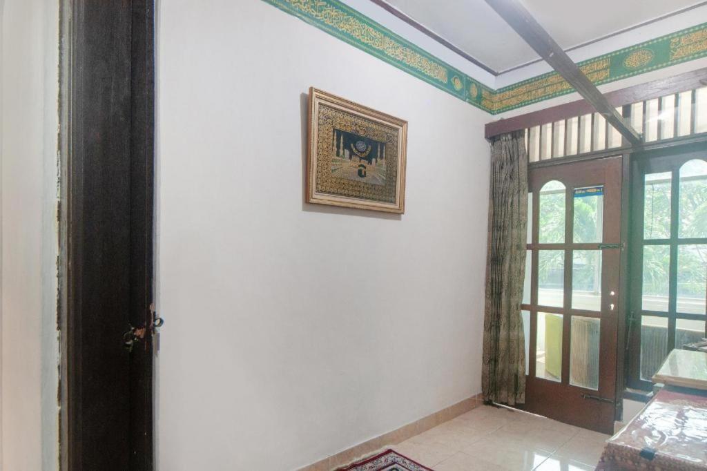 Oyo 2256 Danysa Guesthouse Jakarta Exterior photo