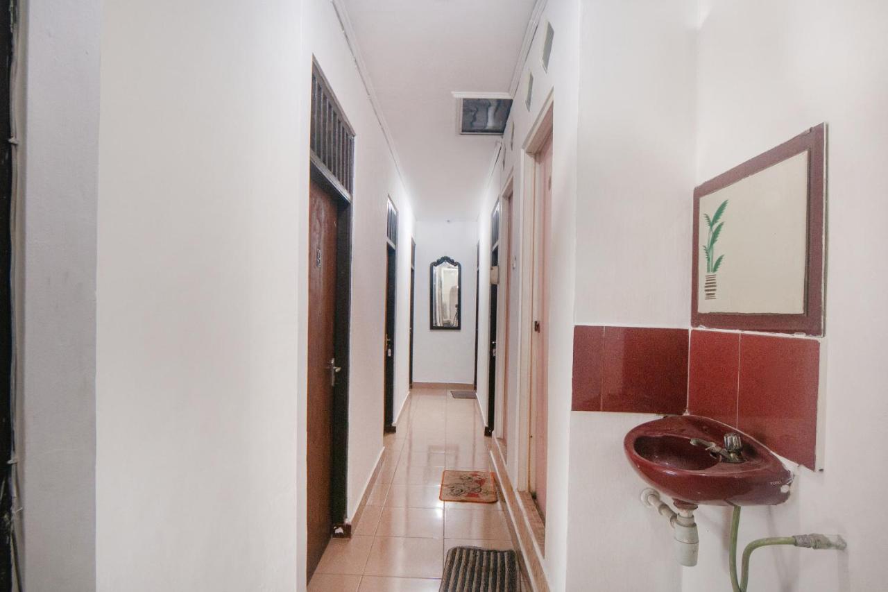 Oyo 2256 Danysa Guesthouse Jakarta Exterior photo