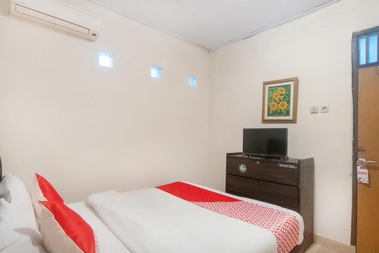 Oyo 2256 Danysa Guesthouse Jakarta Exterior photo